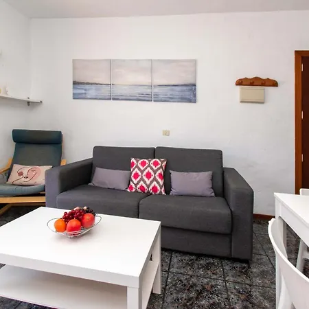 Floritas 18 - Two Bed Playa de las Americas (Tenerife)